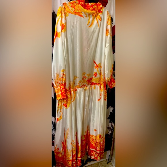 Long sleeve, V-neck top with Colin, silk fabric,it’s red, yellow and white in it - Picture 1 of 2